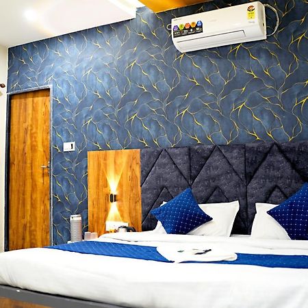 Hotel Mahalok Palace 乌贾因 外观 照片