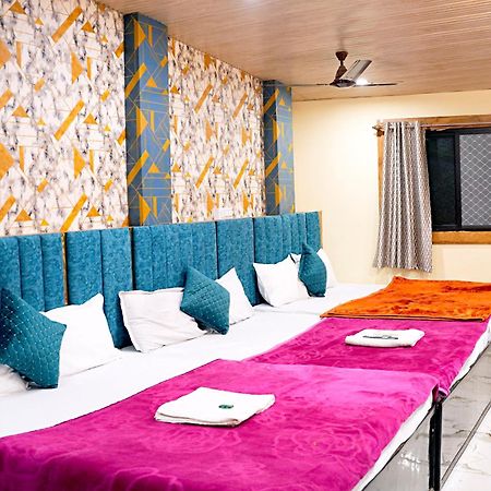 Hotel Mahalok Palace 乌贾因 外观 照片