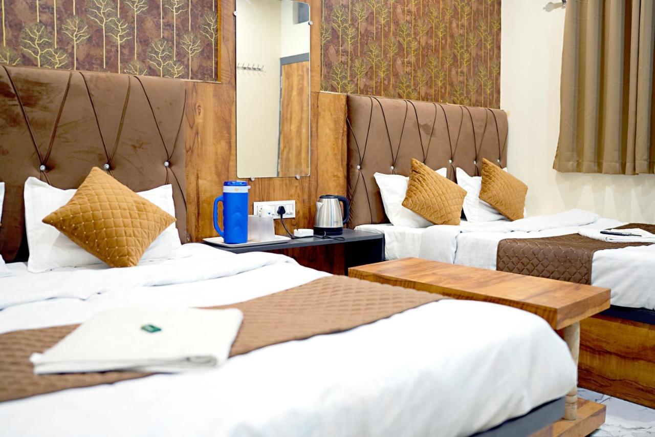 Hotel Mahalok Palace 乌贾因 外观 照片