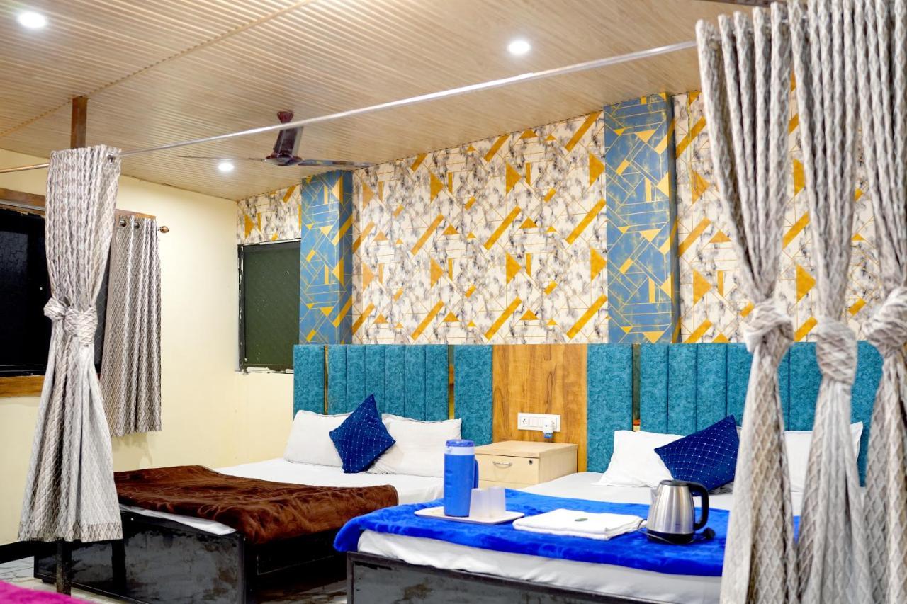 Hotel Mahalok Palace 乌贾因 外观 照片