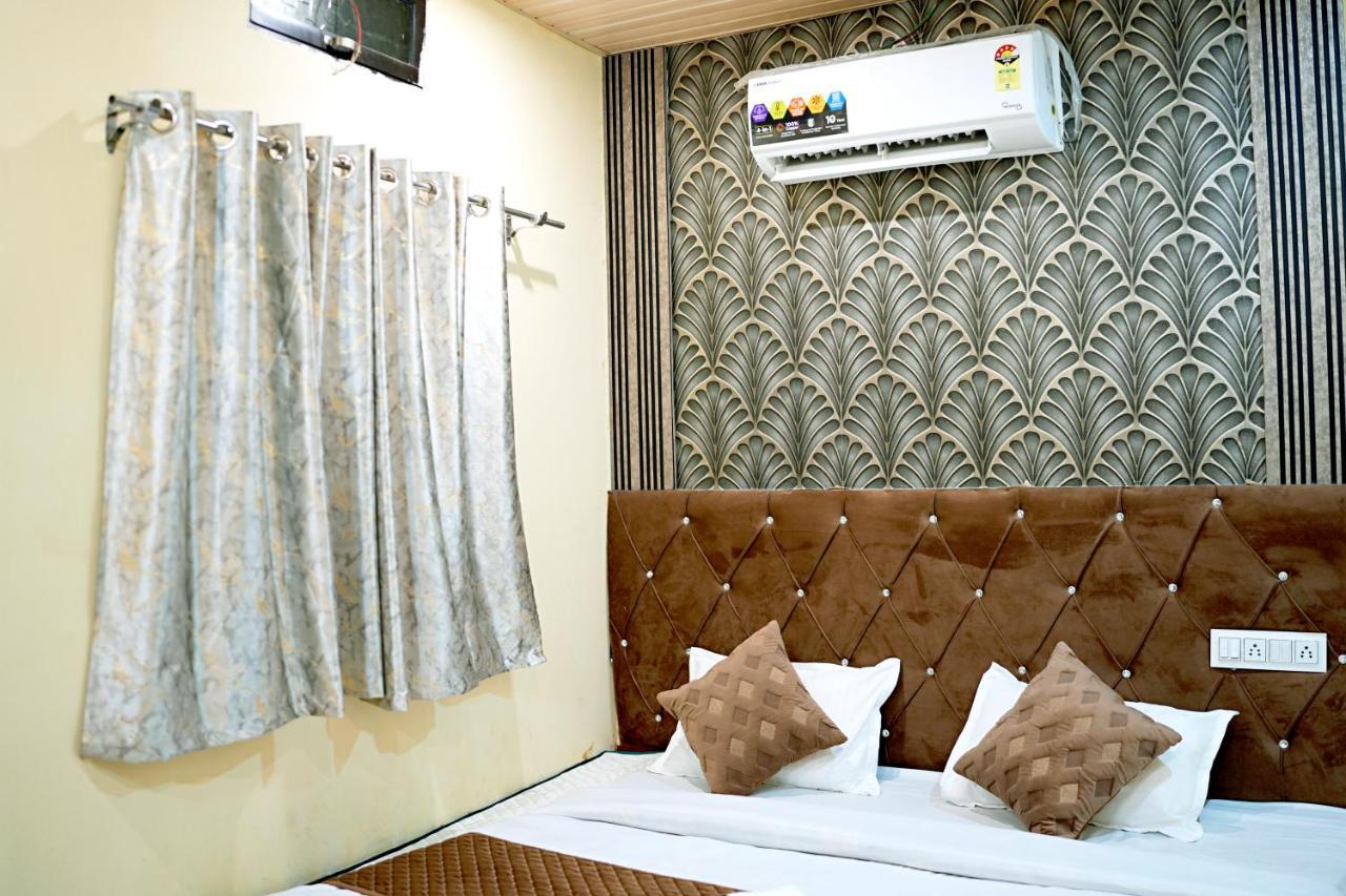 Hotel Mahalok Palace 乌贾因 外观 照片