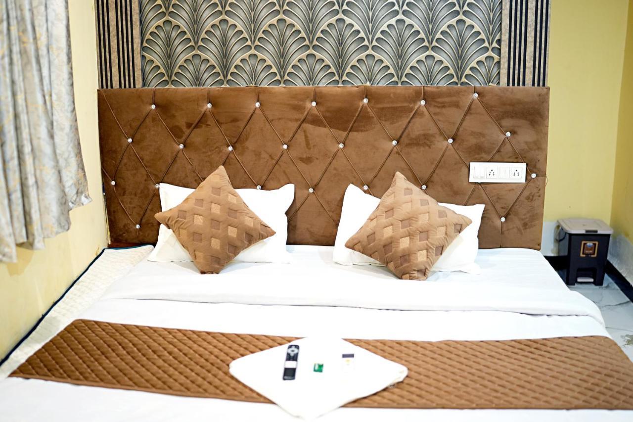 Hotel Mahalok Palace 乌贾因 外观 照片