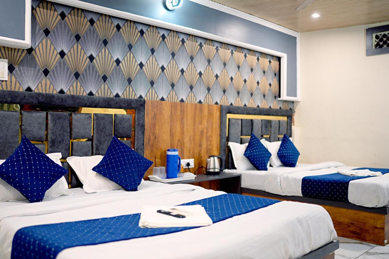 Hotel Mahalok Palace 乌贾因 外观 照片