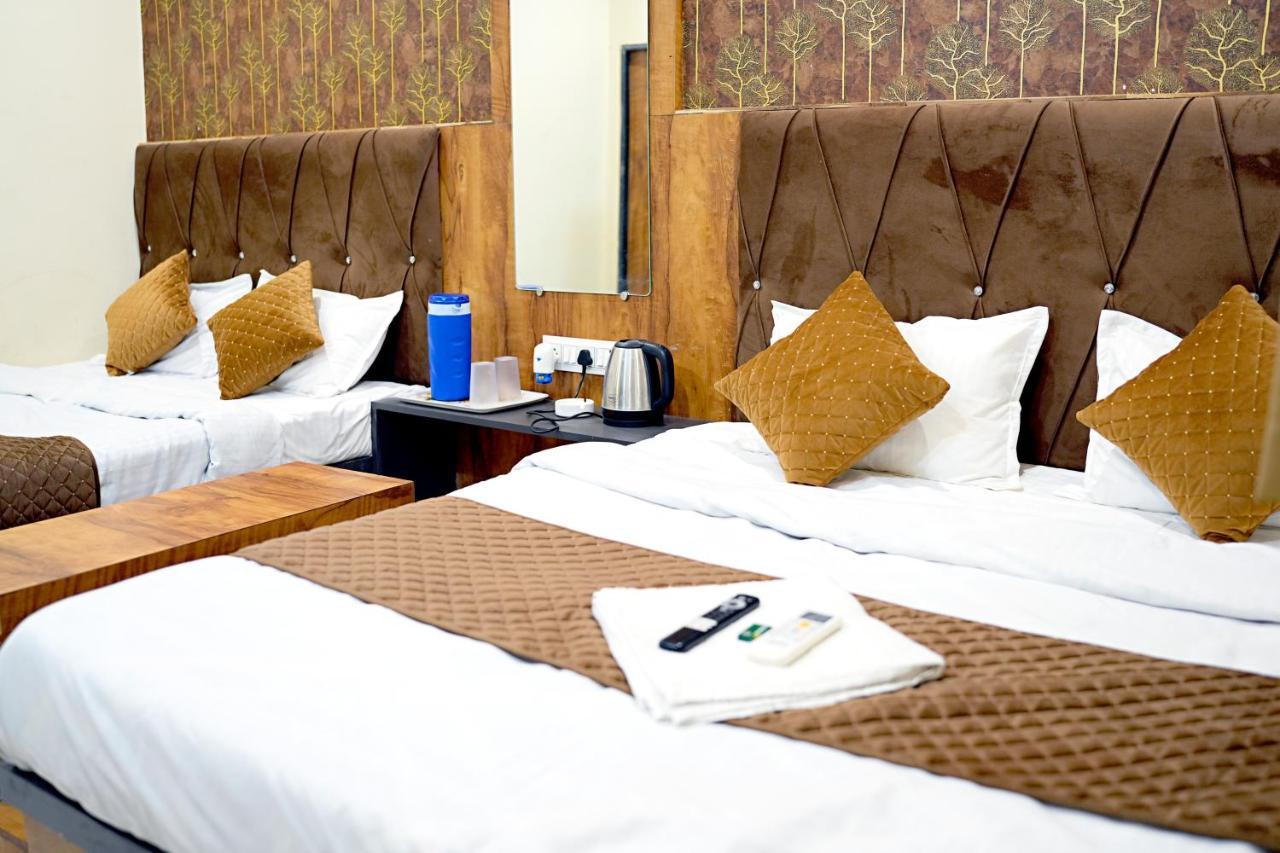 Hotel Mahalok Palace 乌贾因 外观 照片