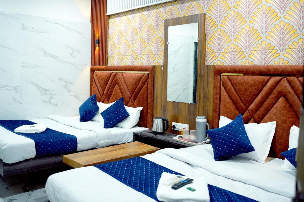 Hotel Mahalok Palace 乌贾因 外观 照片